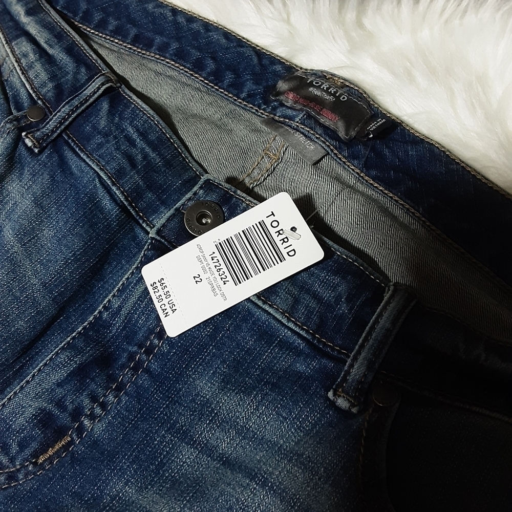 Torrid Mid Rise Skinny Cropped Skinny Jeans Size 22 - Picture 6 of 7